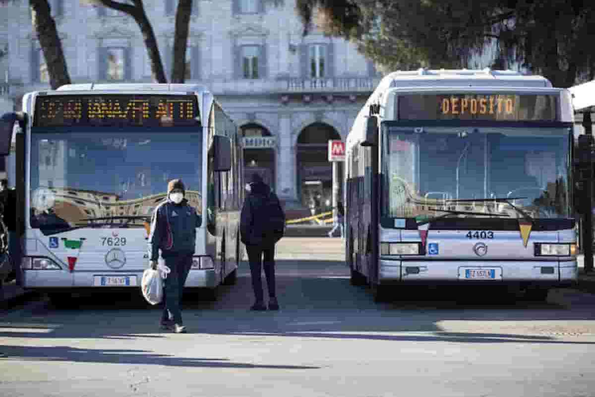 bus fermi al capolinea durante uno sciopero