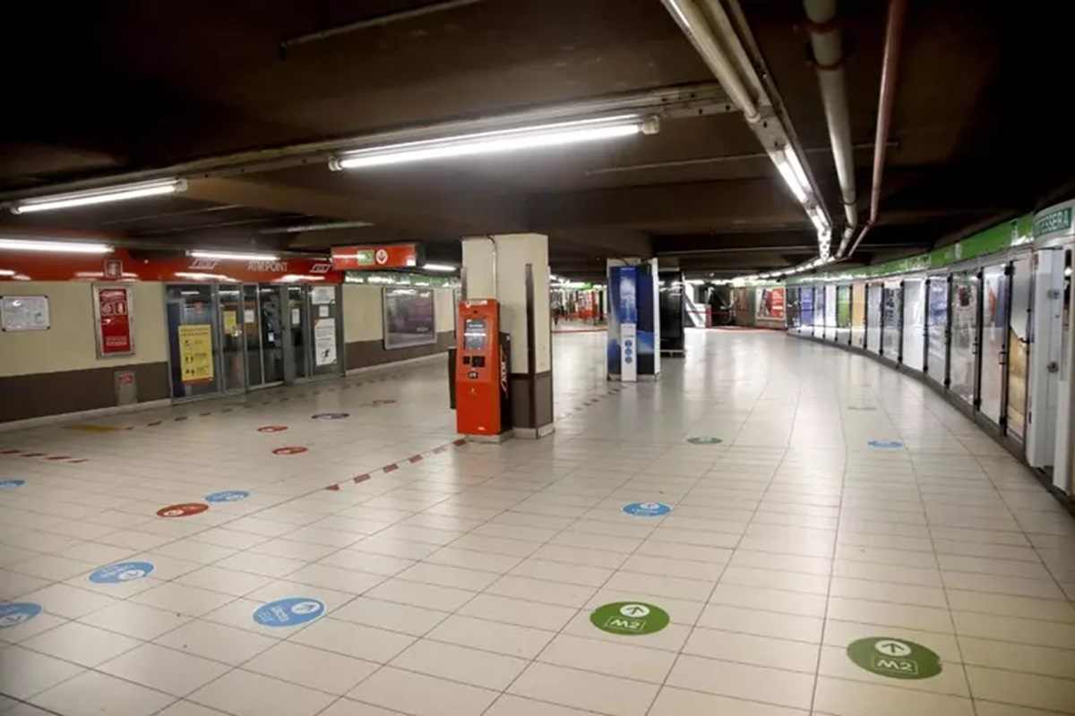 Una stazione di Milano durante uno sciopero