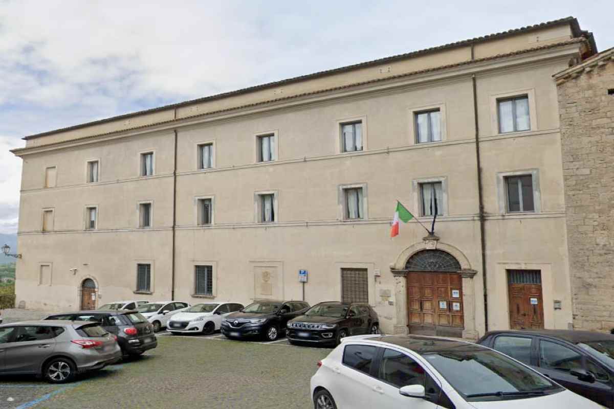 Il liceo di Ferentino in cui è stato accoltellato un 16enne