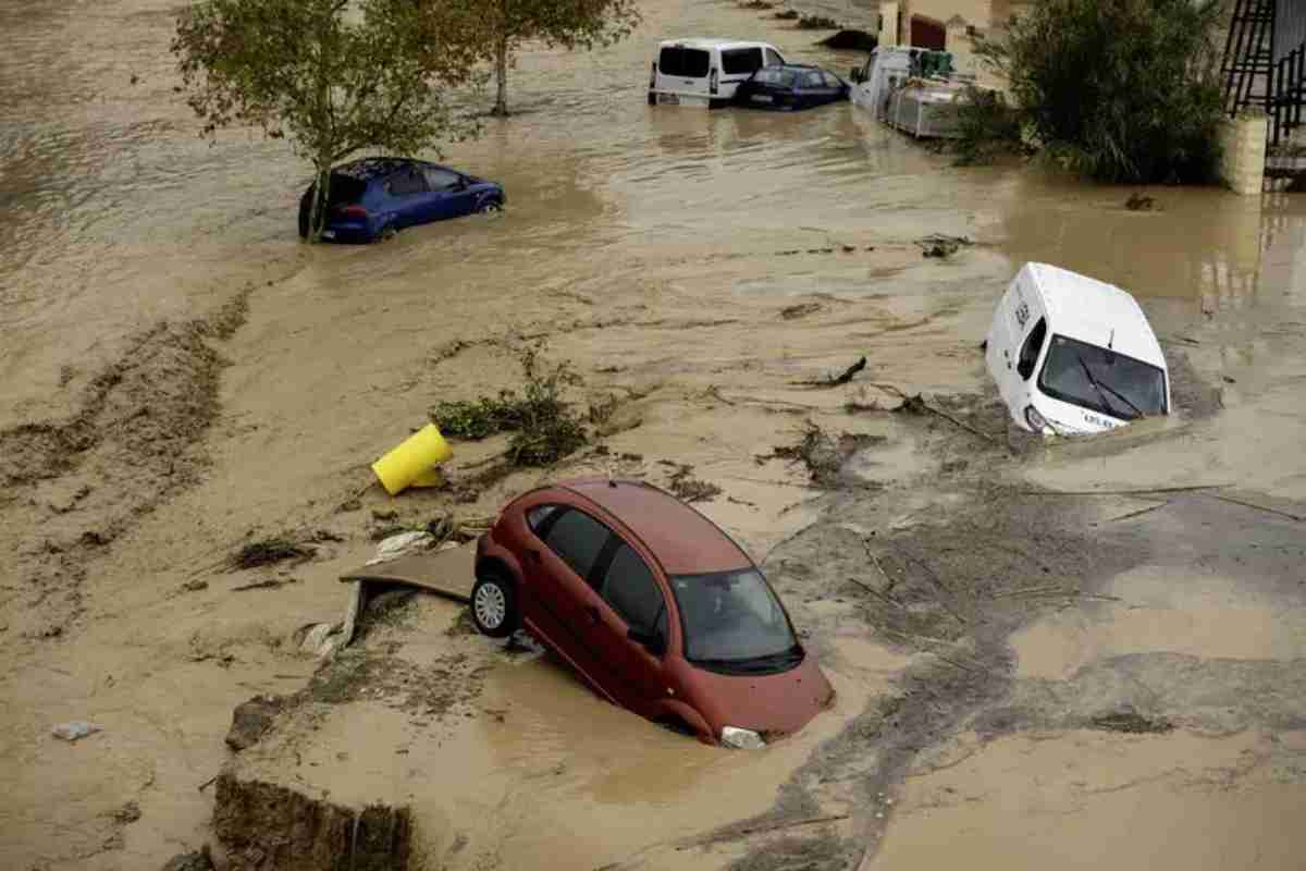 Auto sotto l'acqua a Valencia