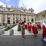 Cardinali a Piazza San Pietro