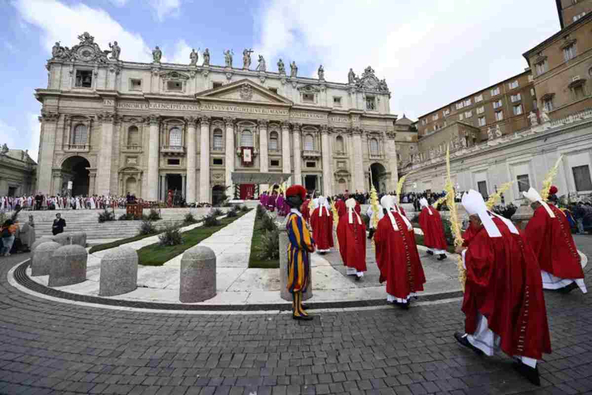 Cardinali a Piazza San Pietro