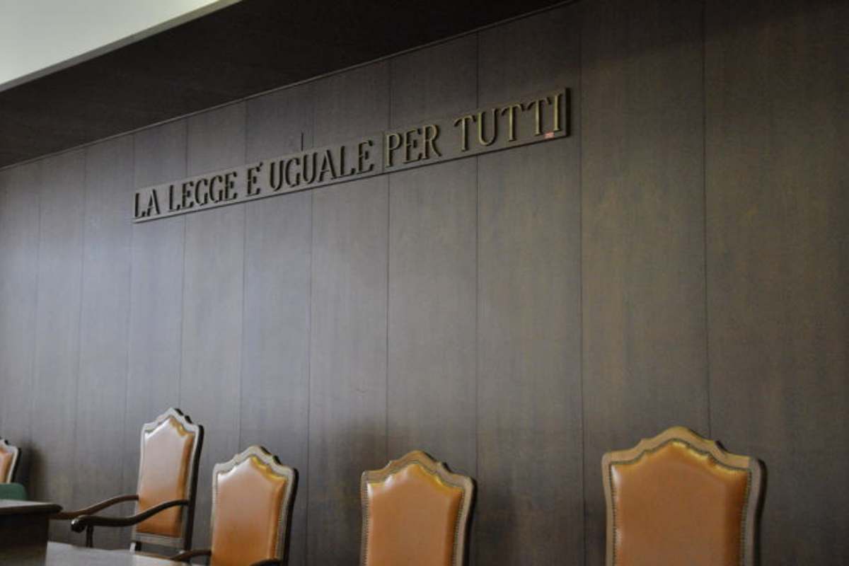 un'aula di tribunale