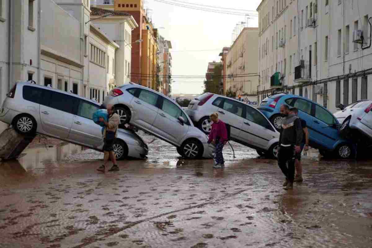 Auto distrutte dall'alluvione Dana che ha colpito Valencia