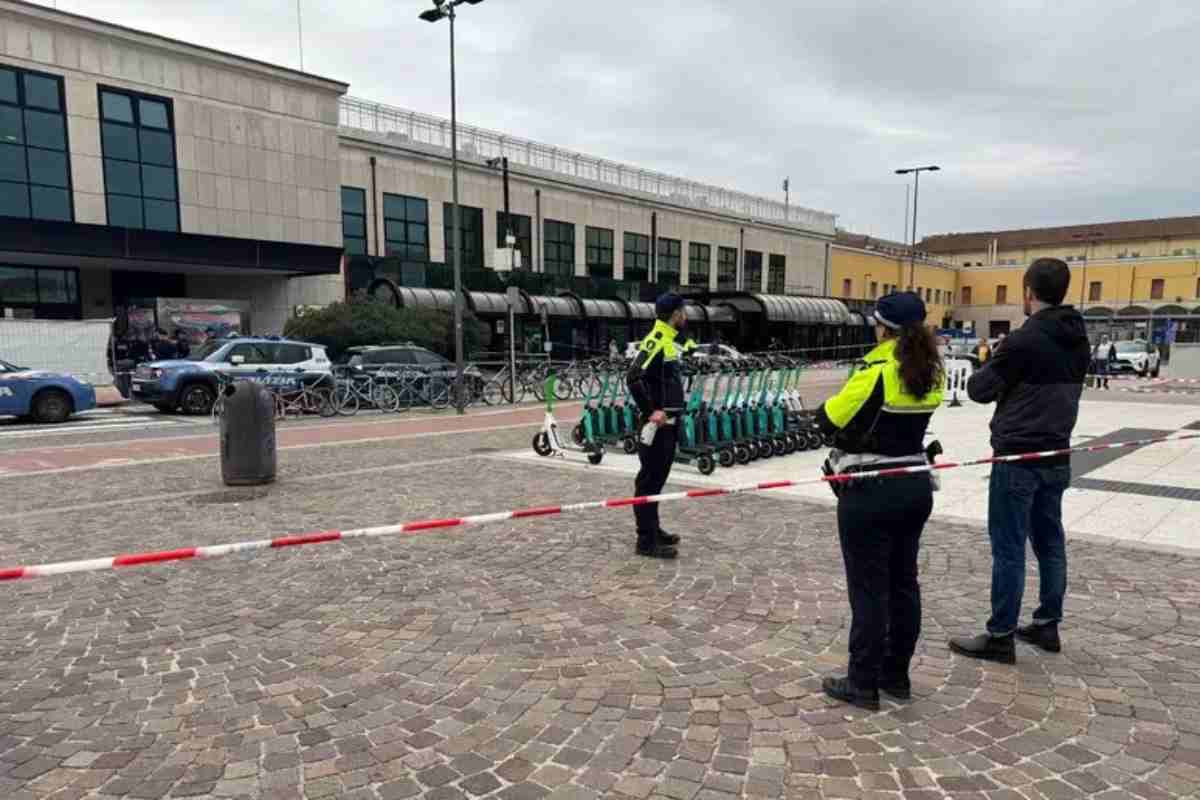 Polizia sul luogo in cui un poliziotto ha sparato ad un 26enne a Verona