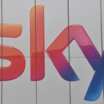 Insegna con il logo di Sky