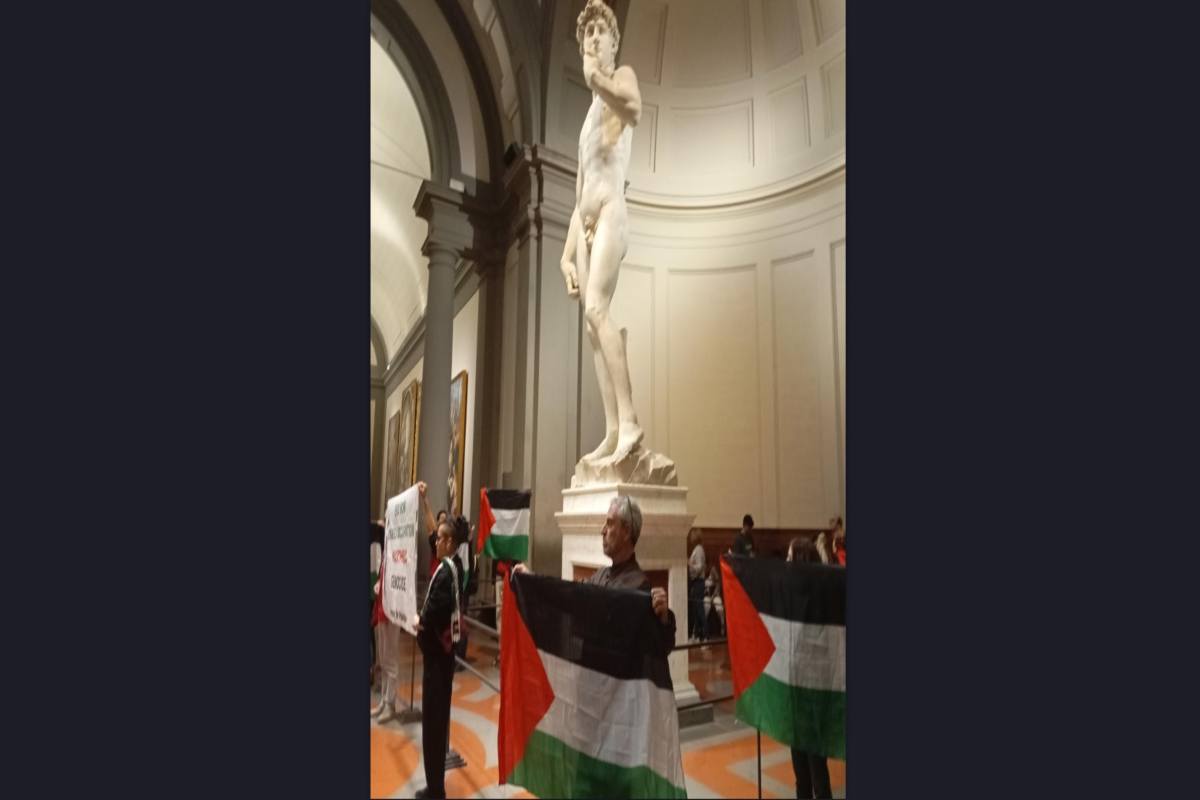 Galleria Accademia, protesta pro Palestina sotto il David 