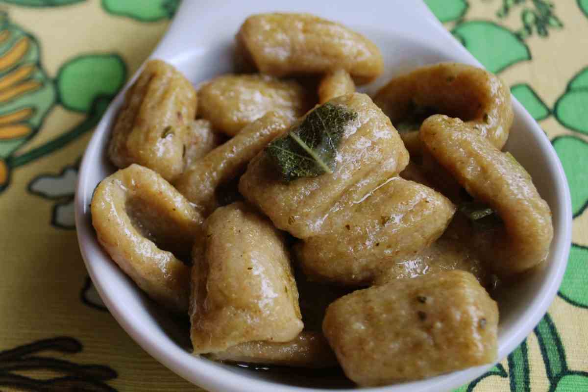 Gnocchi di castagne in una ciotola