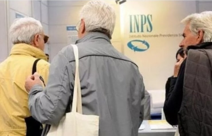 Pensionati in coda all'INPS