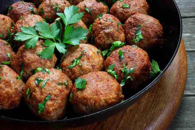 polpette in una padella