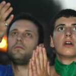 Tifosi italiani delusi durante un match della Nazionale