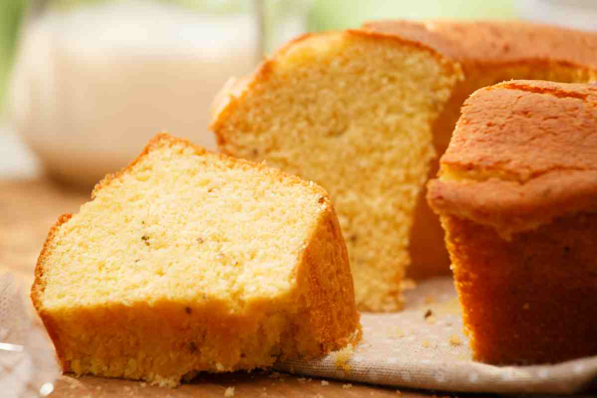 Torta all'acqua a fette