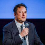 Elon Musk con il microfono nel corso di una conferenza