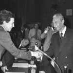 Berlinguer del Pci stringe la mano a Moro della Dc