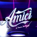 logo di amici di maria de filippi