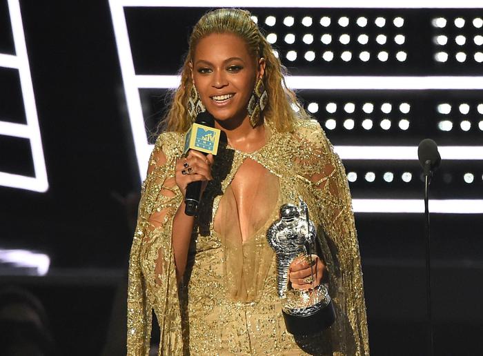 Beyoncé si esibirà live su Netflix a Natale: i dettagli sull’evento dell’anno