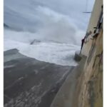 turista travolta da onda a camogli