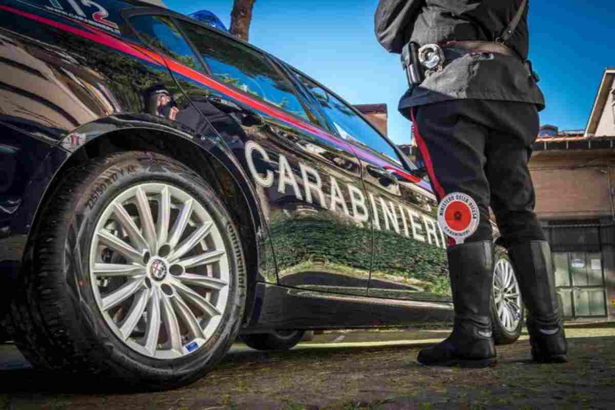 Un'auto dei Carabinieri in servizio