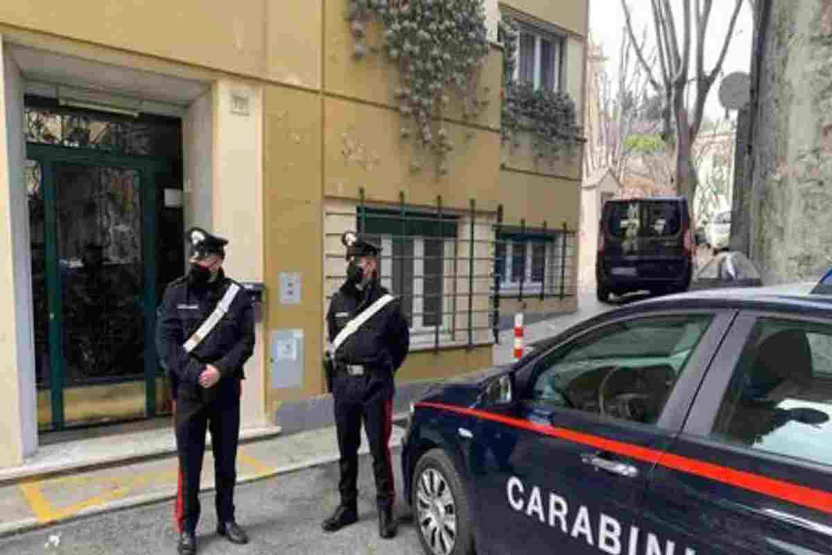 Una volante dei carabinieri