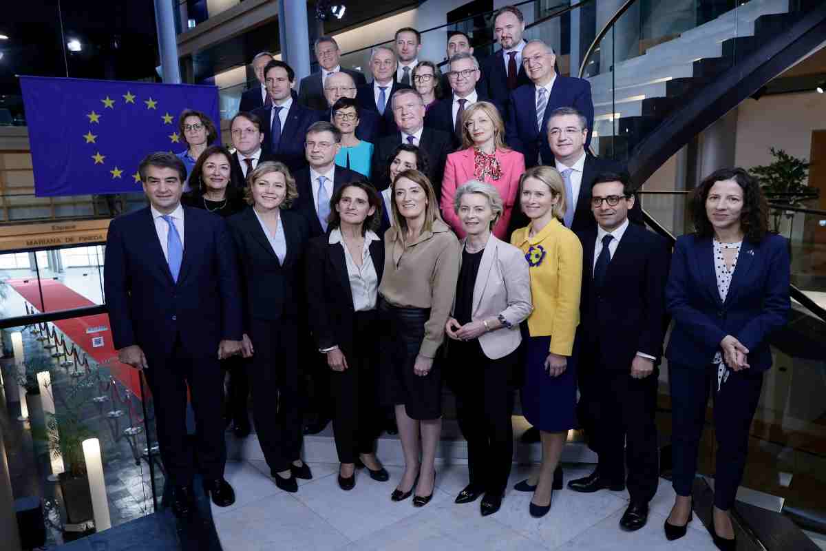 La nuova commissione Ue con Ursula von der Leyen