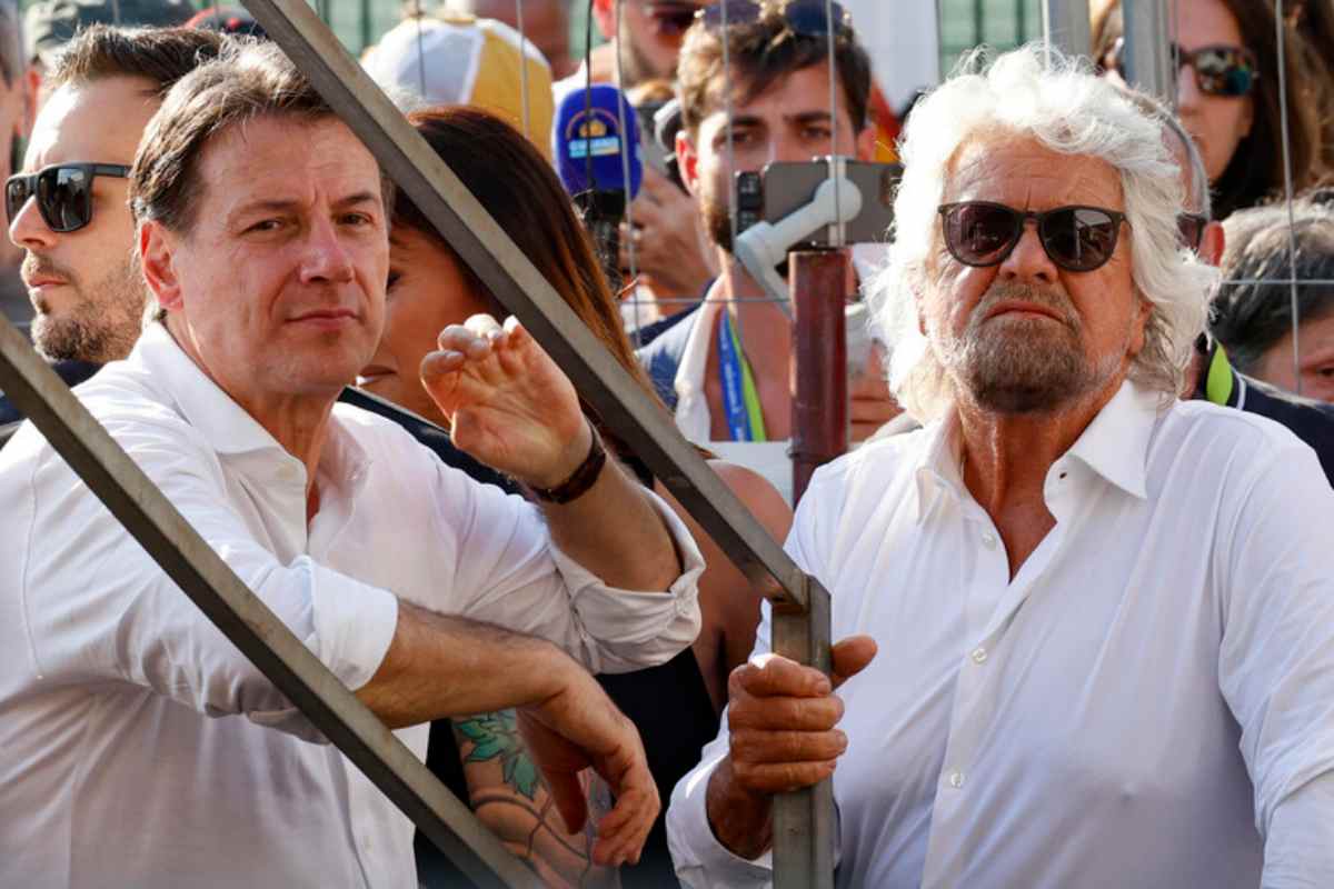 conte e grillo durante una manifestazione del m5s