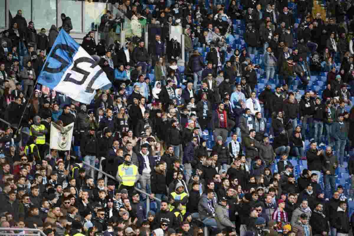 una foto dei tifosi della lazio in curva nord