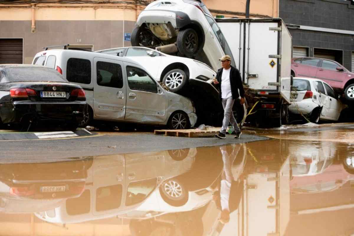 immagini del disastro a valencia dopo l'alluvione