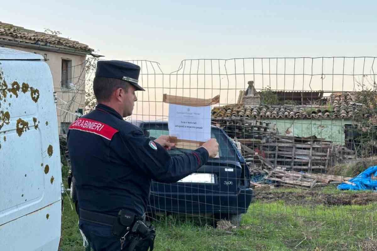 carabiniere mette sigillo in una fattoria