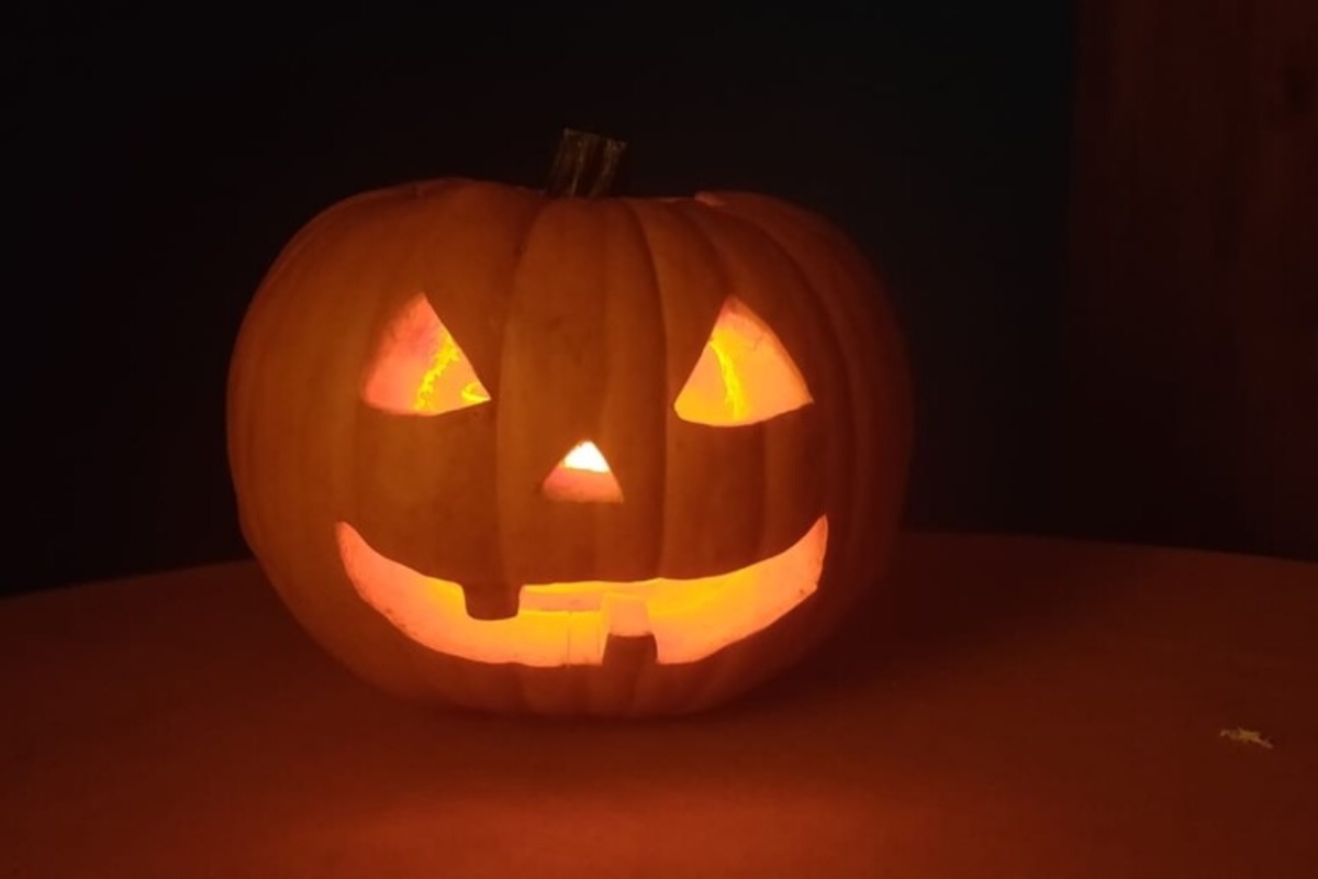 zucca illuminata di halloween