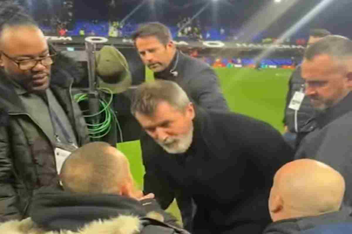 Roy Keane litiga con un tifoso a bordo campo