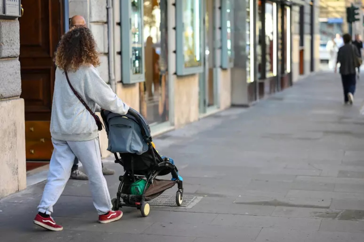 mamma con passeggino