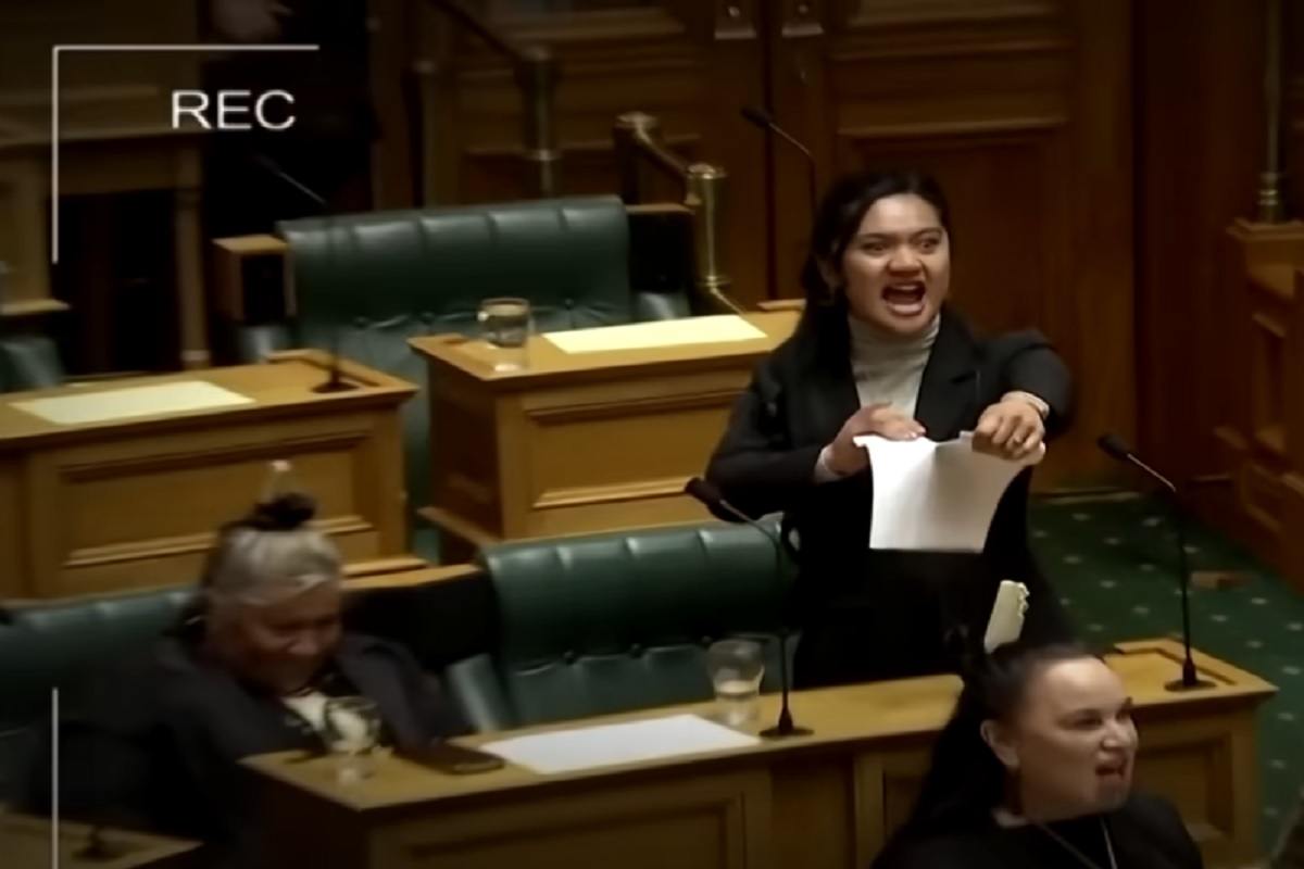 Nuova Zelanda, il video dei deputati Maori che inscenano la danza haka per protesta