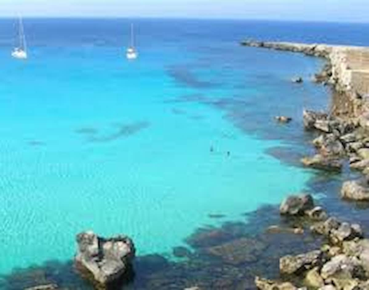 Il mare in Liguria a 20 gradi di novembre, testimonianza di un nuotatore