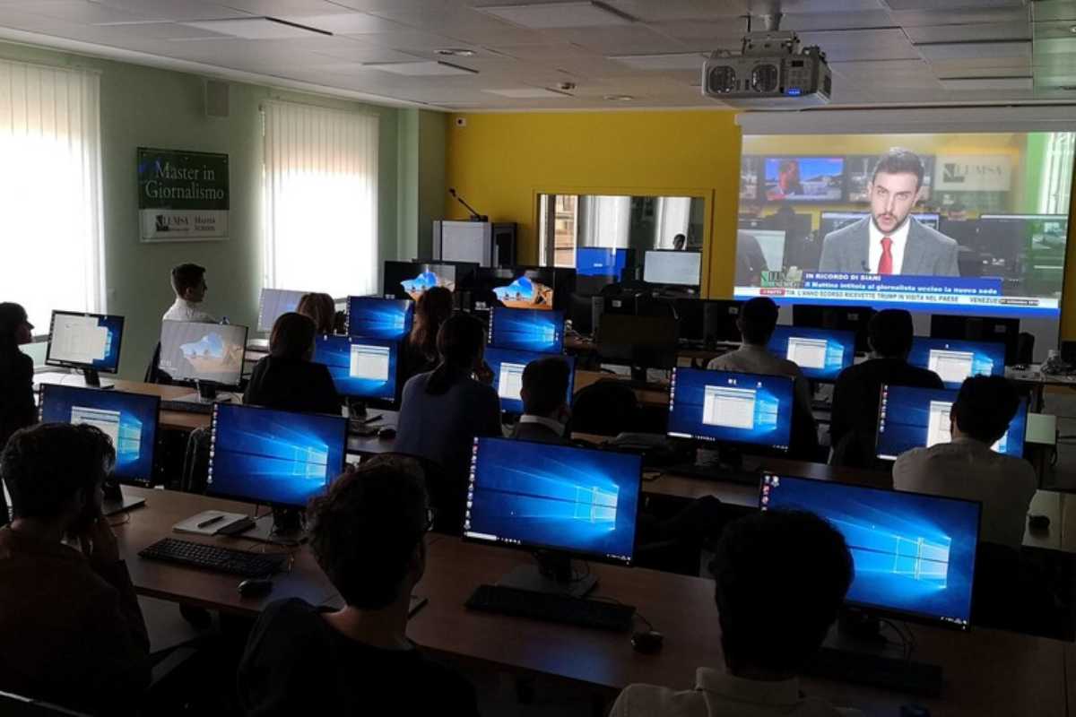 studenti durante il master in giornalismo