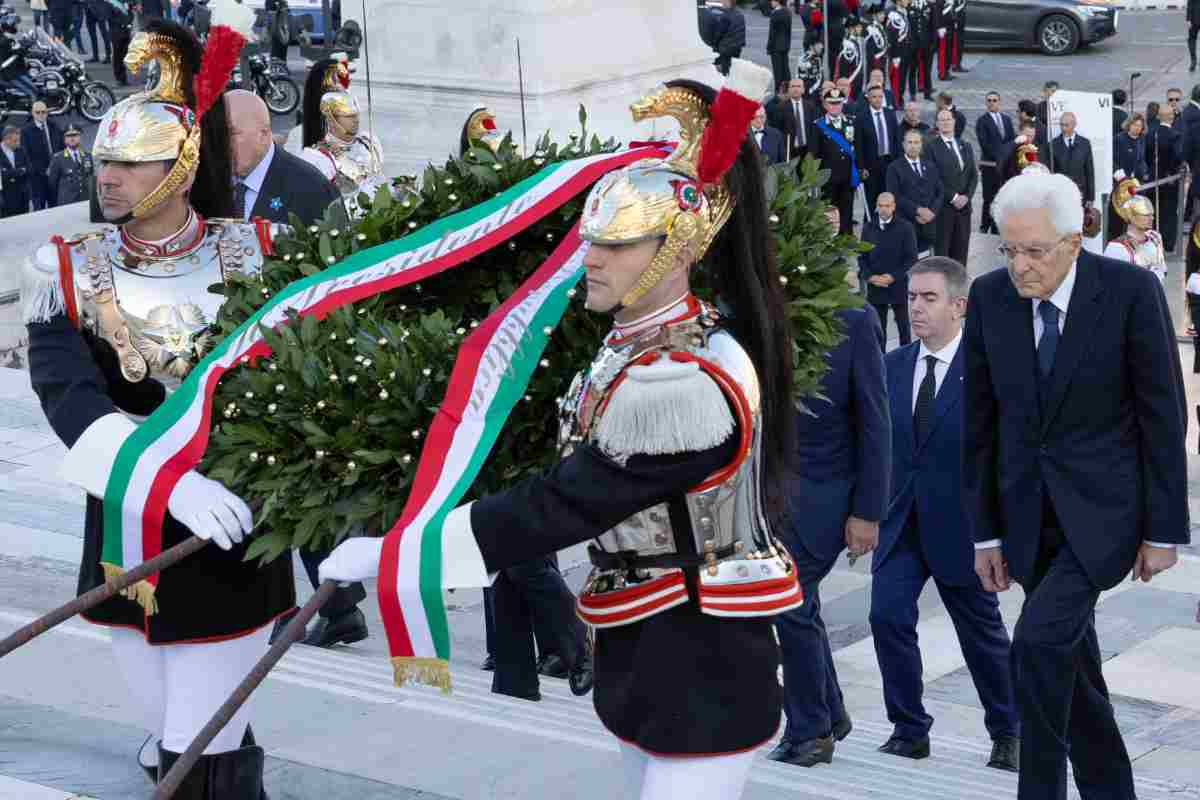 Il Presidente della Repubblica Sergio Mattarella in occasione della deposizione di una corona d’alloro sulla Tomba del Milite Ignoto nella ricorrenza della Giornata dell'Unità Nazionale e delle Forze Armate 