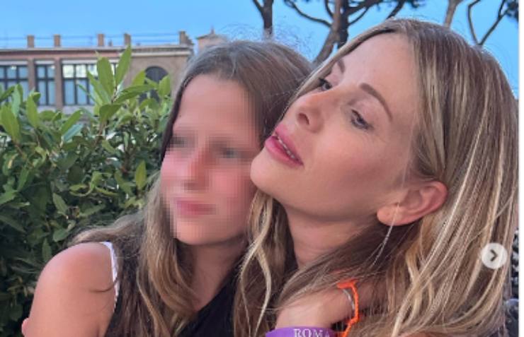 alessia marcuzzi abbraccia la figlia mia