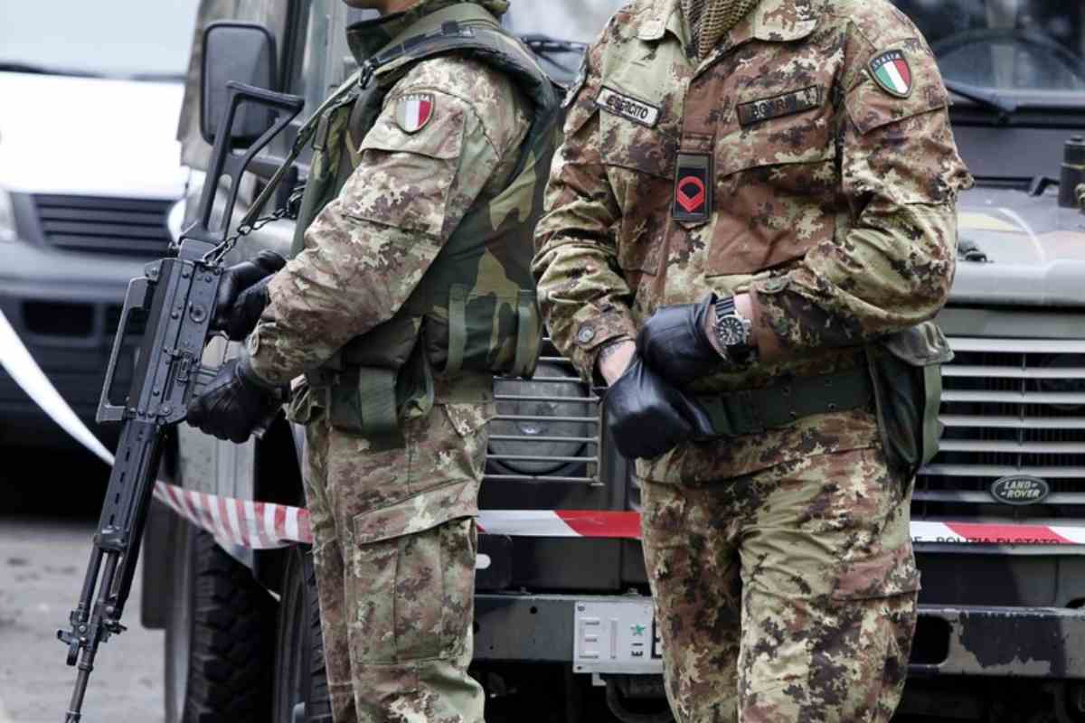 militari italiani impegnati in una operazione