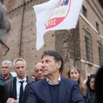 Alcuni parlamentari M5s con Giuseppe Conte