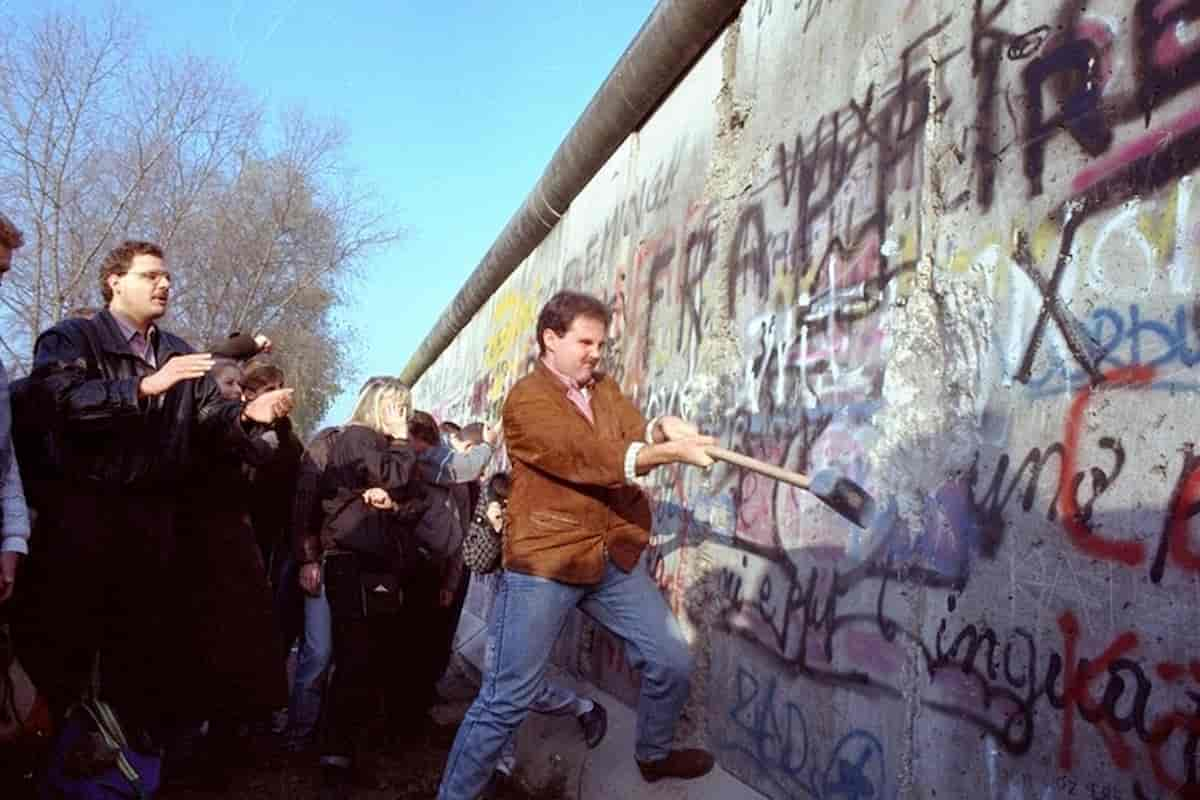 35 anni fa il 9 novembre 1989 cadeva il muro di Berlino che divideva in due la Germania