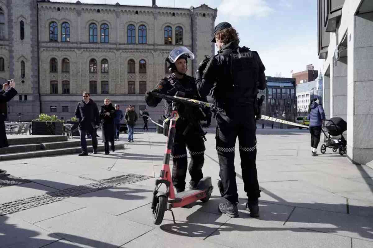 Polizia norvegese in servizio