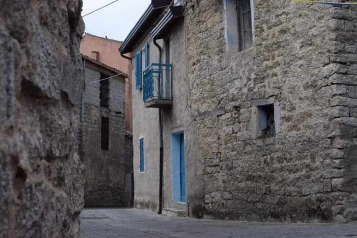 uno scorcio del borgo sardo di ollolai