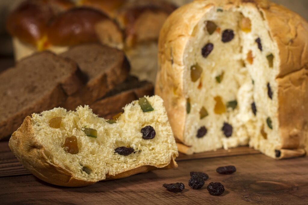 un panettone aperto