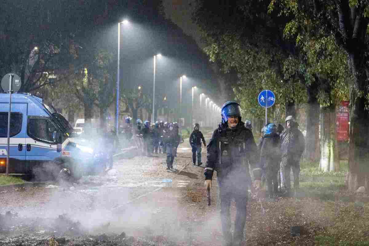 Ramy Elgaml, le proteste a Corvetto per il 19enne morto durante un inseguimento dei carabinieri