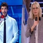 stefano de martino con il telefono e maria de filippi ad amici