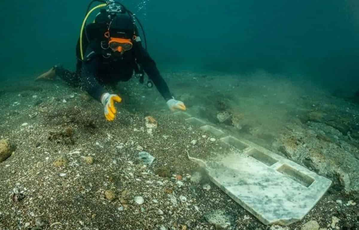 Un tempio arabo legato a Petra di duemila anni fa giace sommerso sotto il mare di Pozzuoli, vicino a Napoli