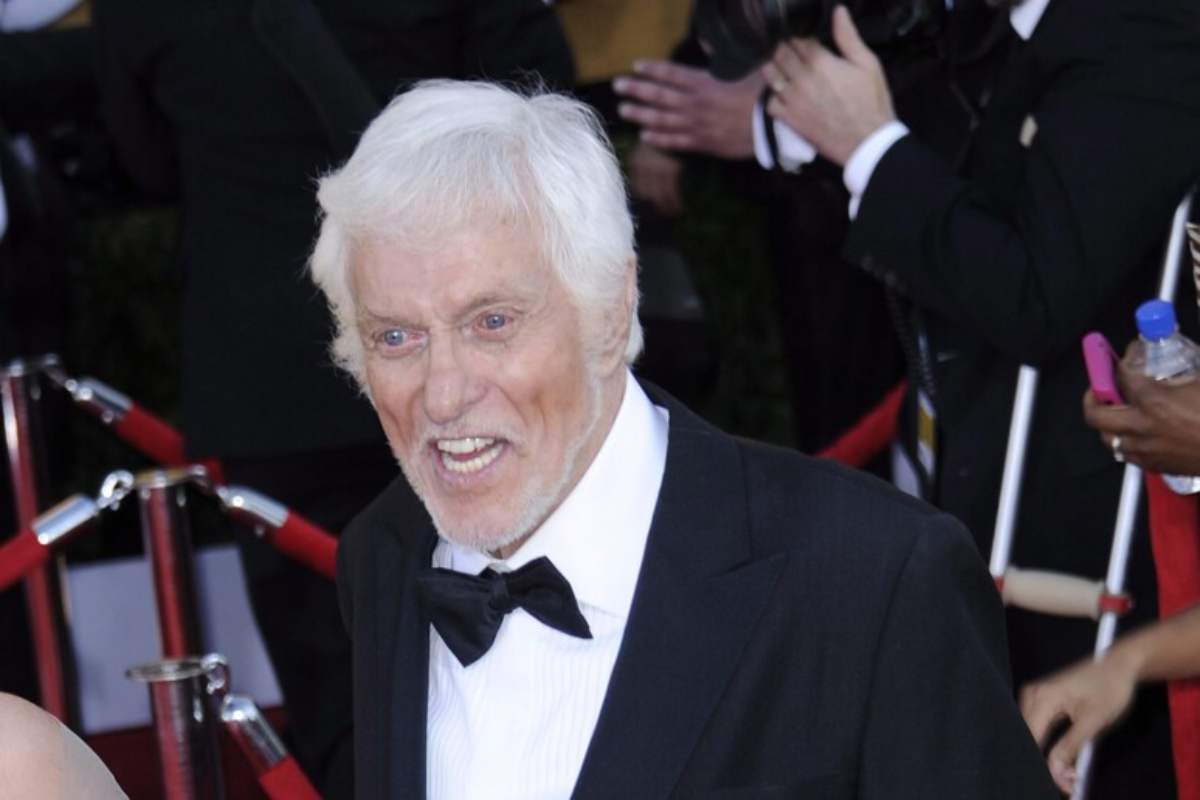 L'attore Dick Van Dyke, che interpretava l'iconico spazzacamino in Mary Poppins