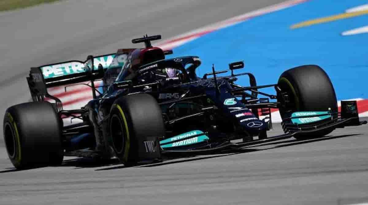 Lewis Hamiltpn passa alla Ferrari