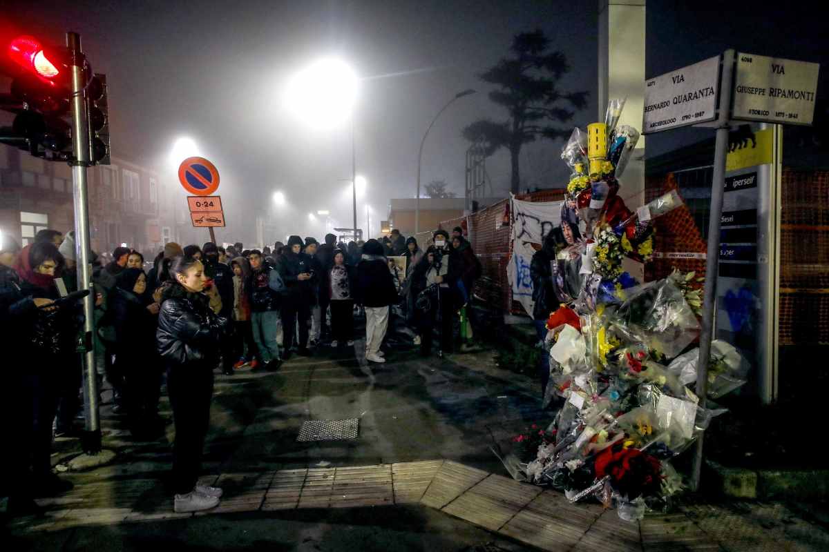 corteo di amici per la morte di ramy