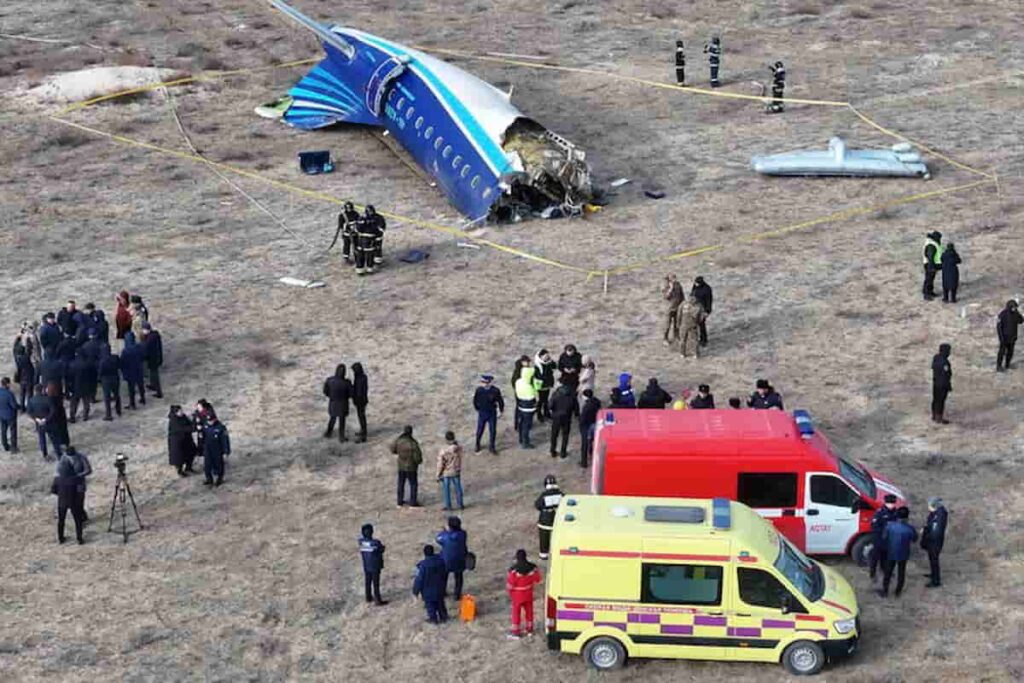 Aereo con 72 a bordo si schianta dopo lo scontro con uno stormo di uccelli: 45 morti