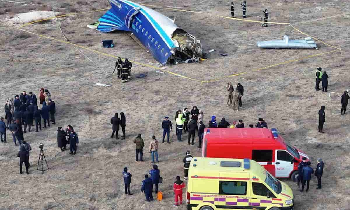 Aereo con 72 a bordo si schianta dopo lo scontro con uno stormo di uccelli: 45 morti